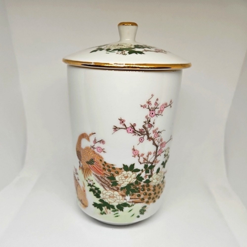 Porcelain chinese Lidded Brush Pot